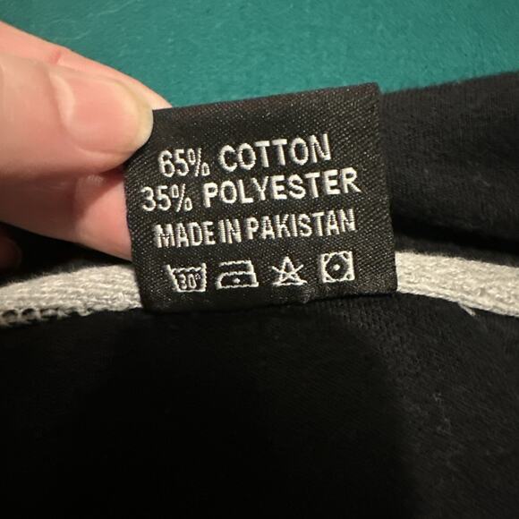 DC Classic XL Gray Vegas Hoodie with Lace-Up Neck and Striped Sleeves - Picture 7 of 7